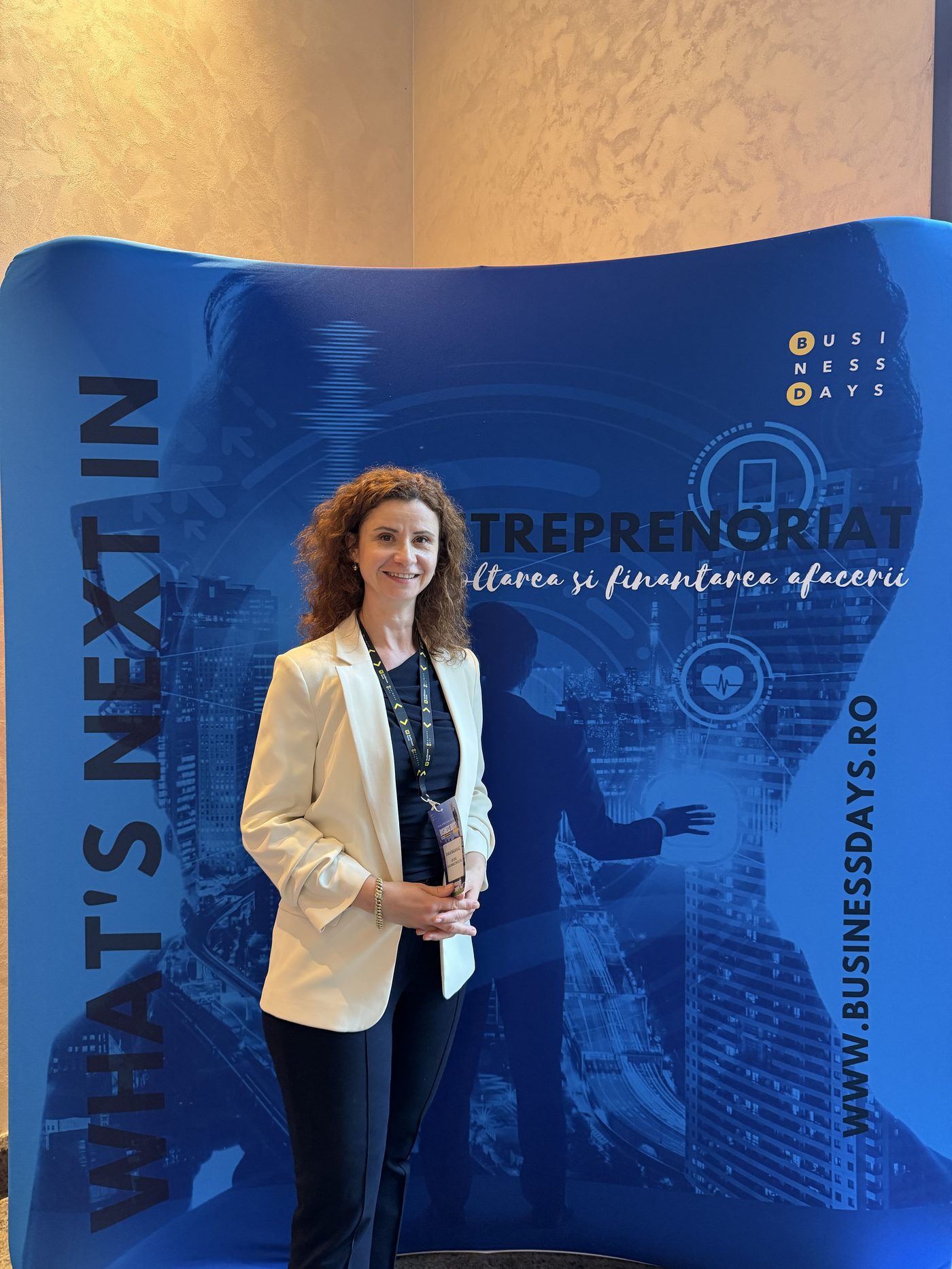 Kinga Kroth-Madarász speaking at an entrepreneurship conference